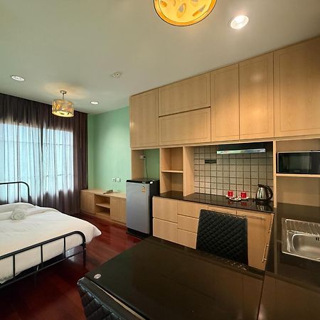 Greenview Ekkamai10 Suite Bangkok Exterior foto