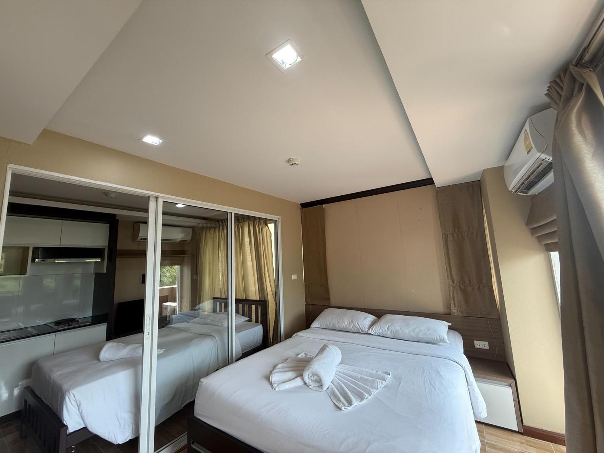 Greenview Ekkamai10 Suite Bangkok Exterior foto