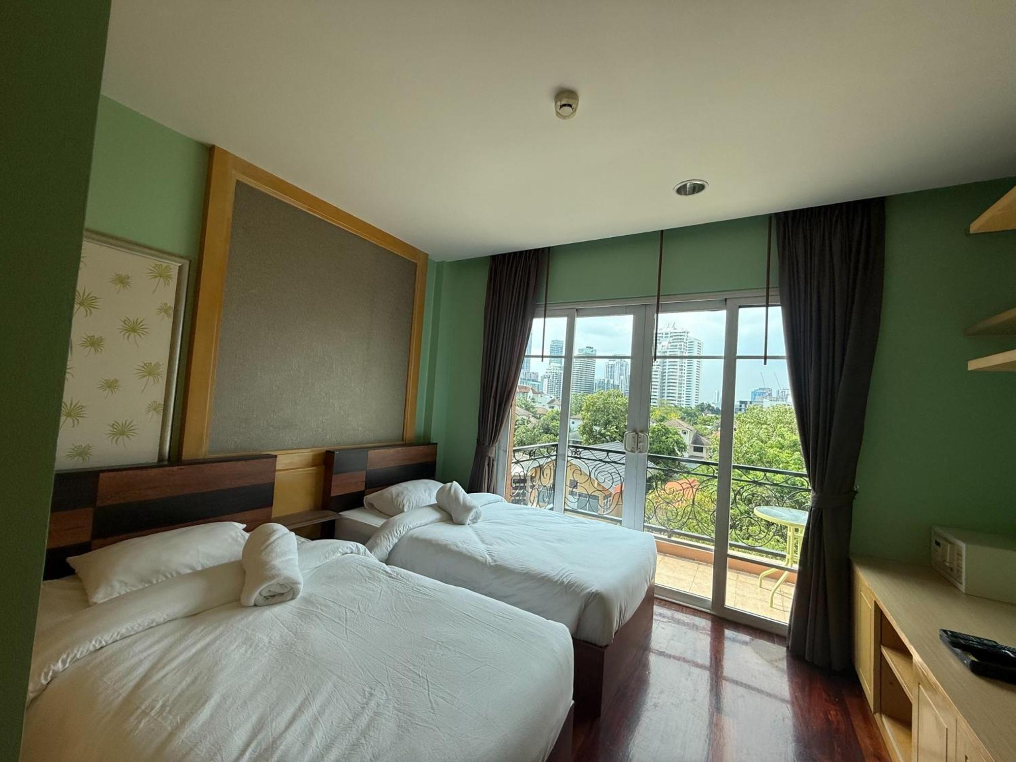 Greenview Ekkamai10 Suite Bangkok Exterior foto